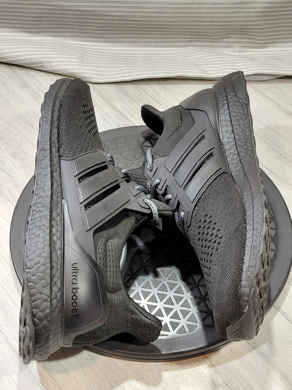 adidas Men’s Ultra Boost 1.0 Athletic Shoes — Black Grey Laces SIZE 12.5